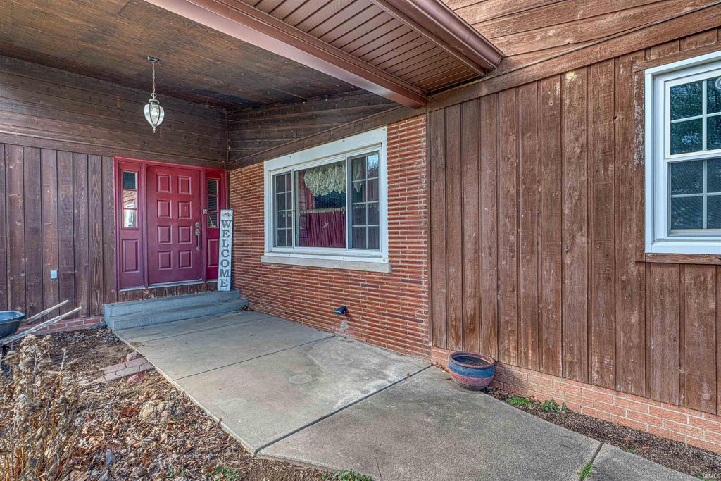 Photo of 5520 Monroe Avenue, Evansville, IN 47715 (MLS # 202607545)