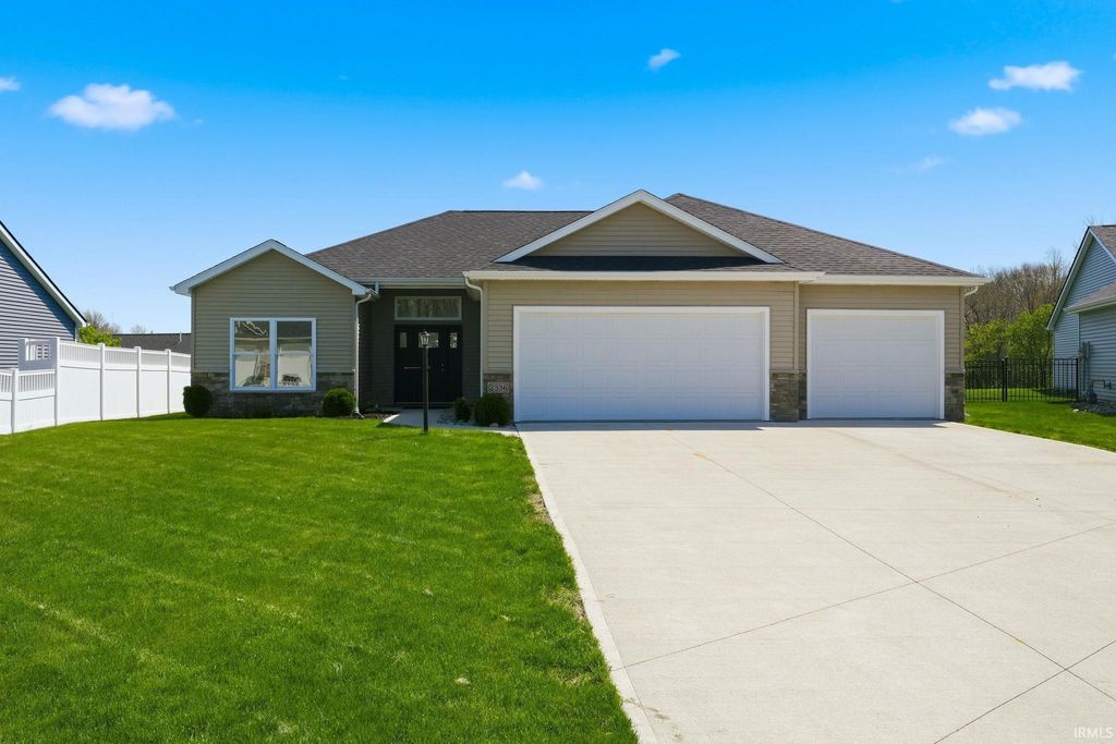 Photo of 2336 Hamlet Court, Fort Wayne, IN 46818 (MLS # 202614508)