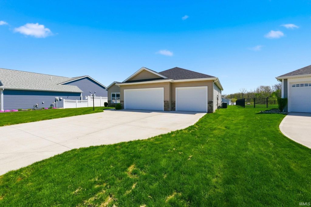 Photo of 2336 Hamlet Court, Fort Wayne, IN 46818 (MLS # 202614508)