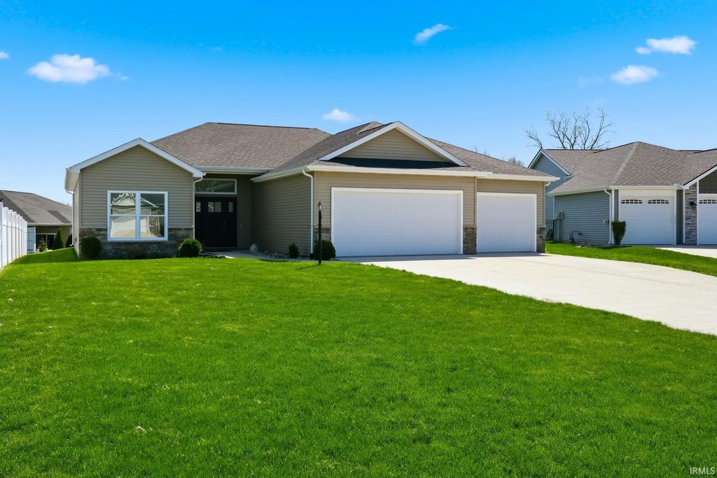 Photo of 2336 Hamlet Court, Fort Wayne, IN 46818 (MLS # 202614508)