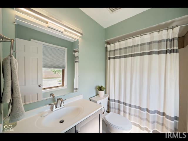 Russiaville, Indiana 46979, United States, 3 Bedrooms Bedrooms, ,3 BathroomsBathrooms,Residential,Pending,128219