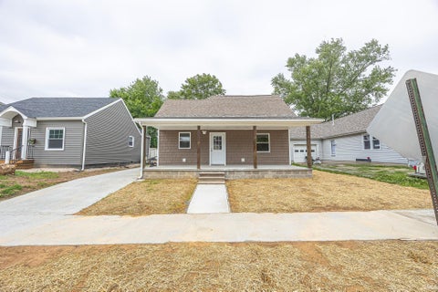Tiny photo for 118 N Jackson Street, Oakland City, IN 47660 (MLS # 202619688)