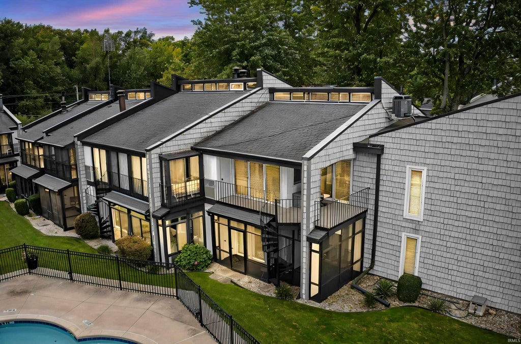 Photo of 3586 E. Forest Glen Ave. (Unit 4) AVE, Leesburg, IN 46538 (MLS # 202640753)