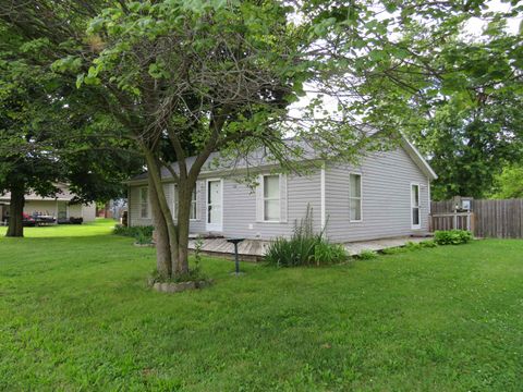 Tiny photo for 114 E 3Rd Street, Rochester, IN 46975 (MLS # 202624706)