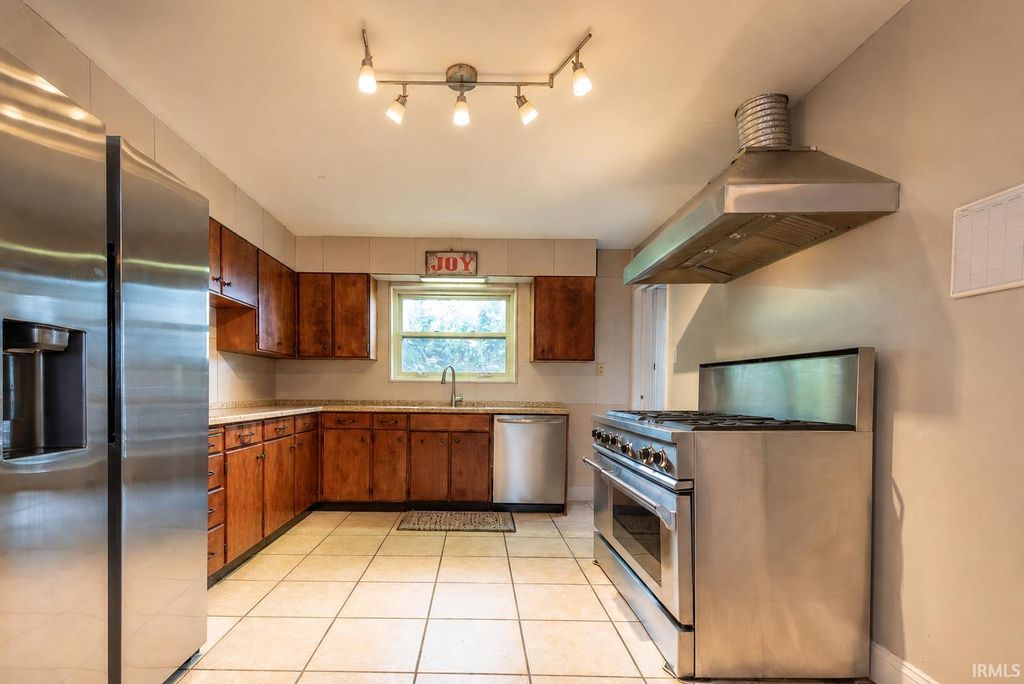 Photo of 120 E Dixie Street, Bloomington, IN 47401 (MLS # 202618905)
