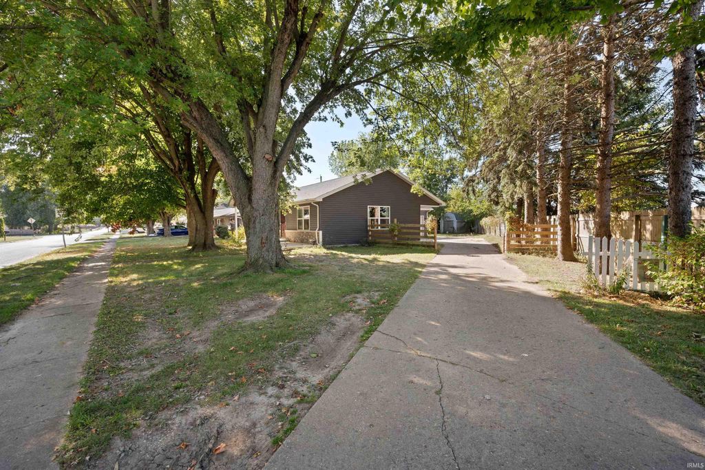 Photo of 1921 Saratoga Avenue, Kokomo, IN 46901 (MLS # 202539610)