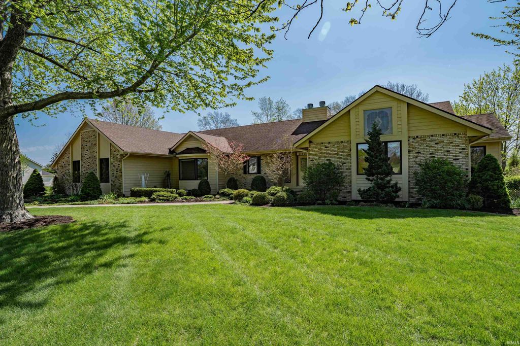 Photo of 2821 Emerald Lake Drive, Fort Wayne, IN 46804 (MLS # 202614698)