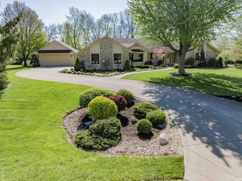 Photo of 2821 Emerald Lake Drive, Fort Wayne, IN 46804 (MLS # 202614698)