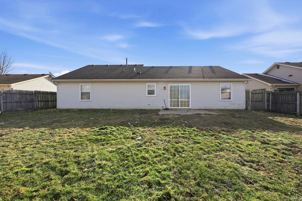 Photo of 429 Autumn Court, Bluffton, IN 46714 (MLS # 202602899)