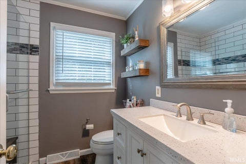 Tiny photo for 7611 Nottingham Drive, Newburgh, IN 47630 (MLS # 202640219)
