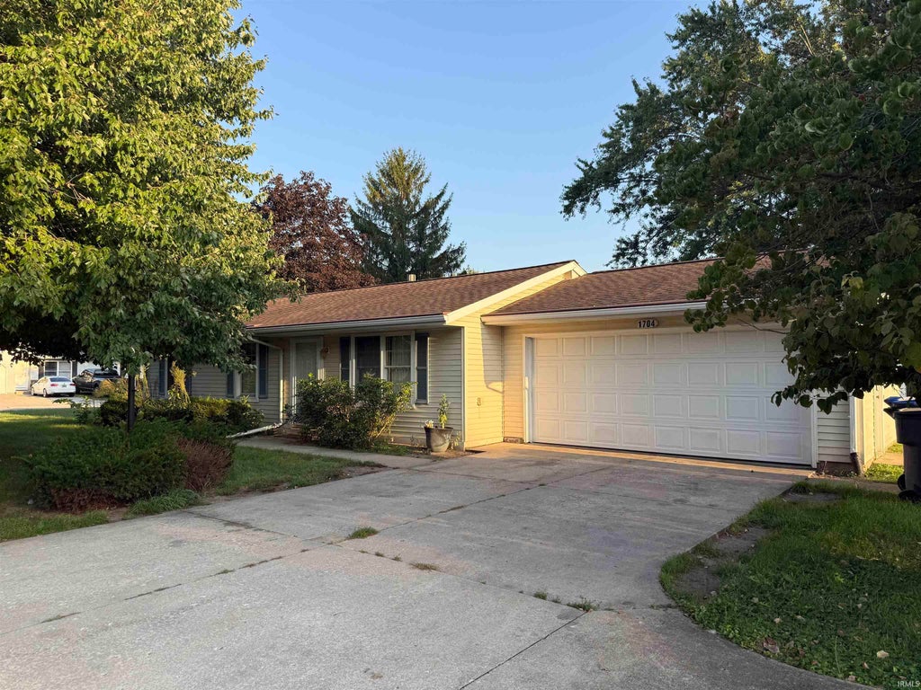 Photo of 1704 College Avenue, Goshen, IN 46526 (MLS # 202636305)