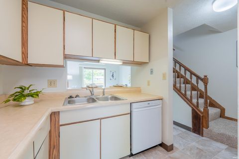 Tiny photo for 598 E Graham Place, Bloomington, IN 47401 (MLS # 202618629)