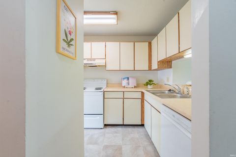Tiny photo for 598 E Graham Place, Bloomington, IN 47401 (MLS # 202618629)