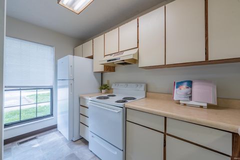 Tiny photo for 598 E Graham Place, Bloomington, IN 47401 (MLS # 202618629)