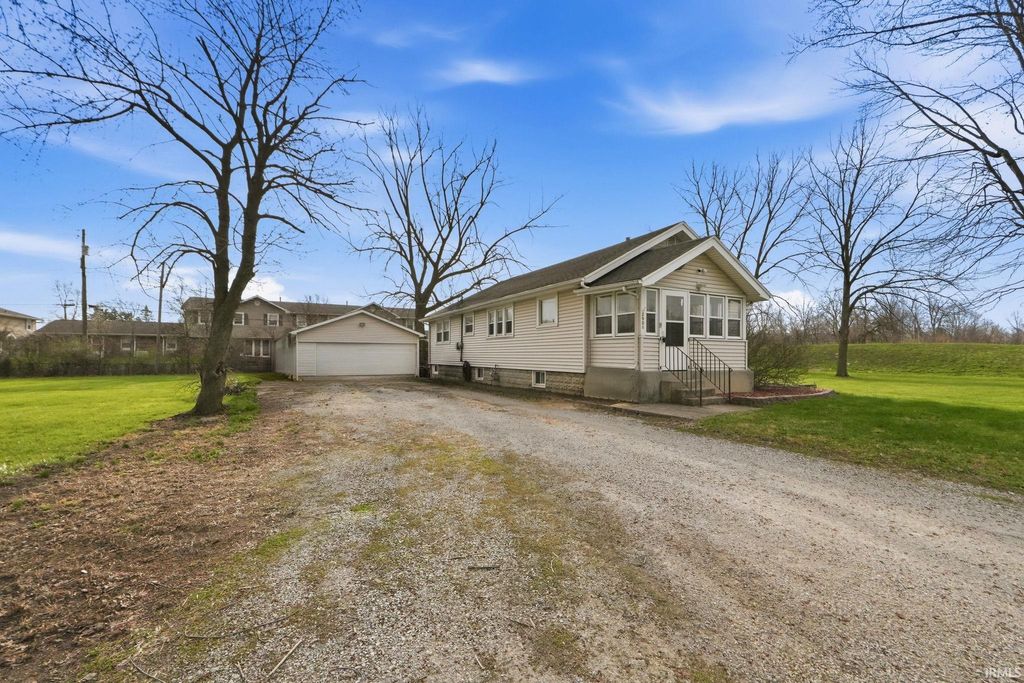 Photo of 2901 Darlene Drive, Fort Wayne, IN 46802 (MLS # 202611480)