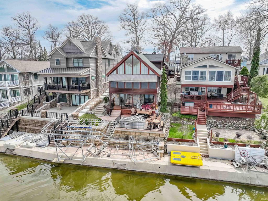 Photo of 555 Lane 221B Hamilton Lake, Hamilton, IN 46742 (MLS # 202610821)