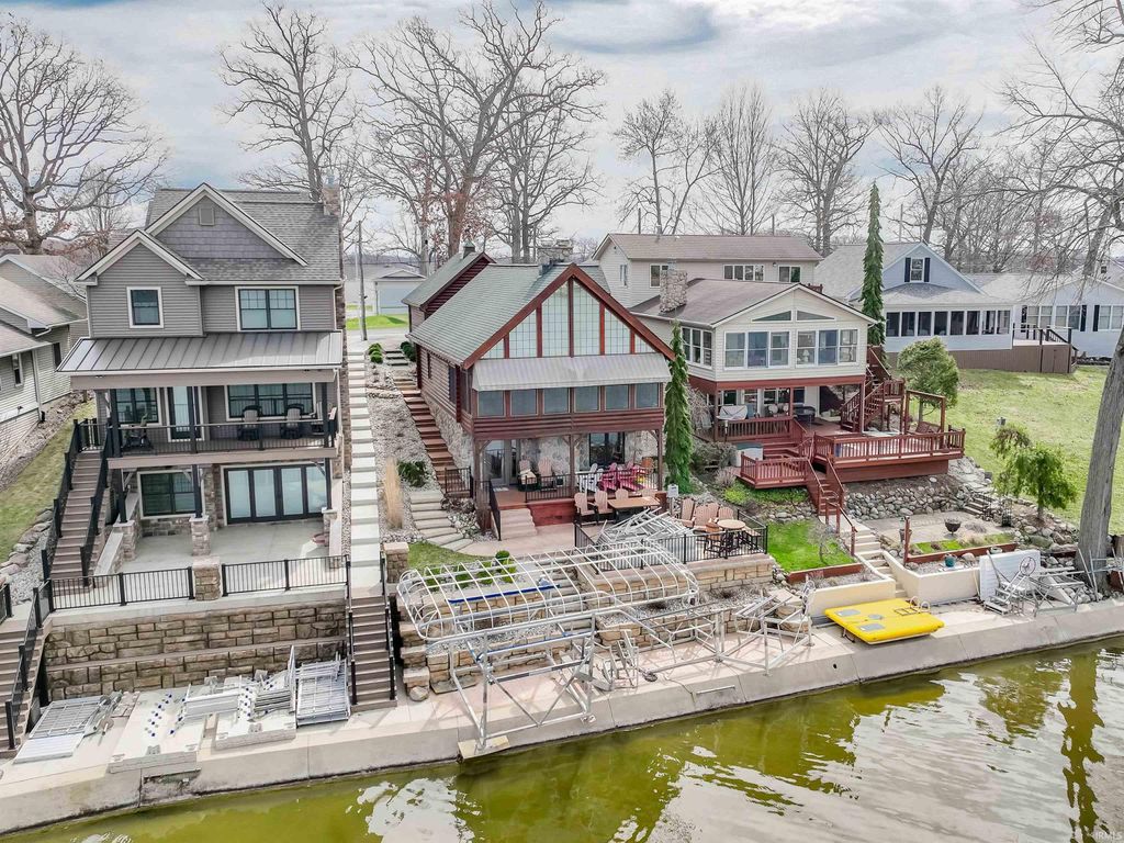 Photo of 555 Lane 221B Hamilton Lake, Hamilton, IN 46742 (MLS # 202610821)