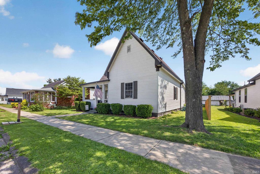 Photo of 910 W Oak Street, Mitchell, IN 47446 (MLS # 202616615)