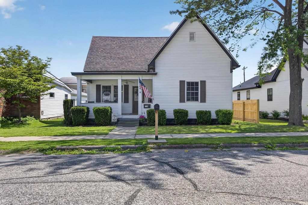Photo of 910 W Oak Street, Mitchell, IN 47446 (MLS # 202616615)