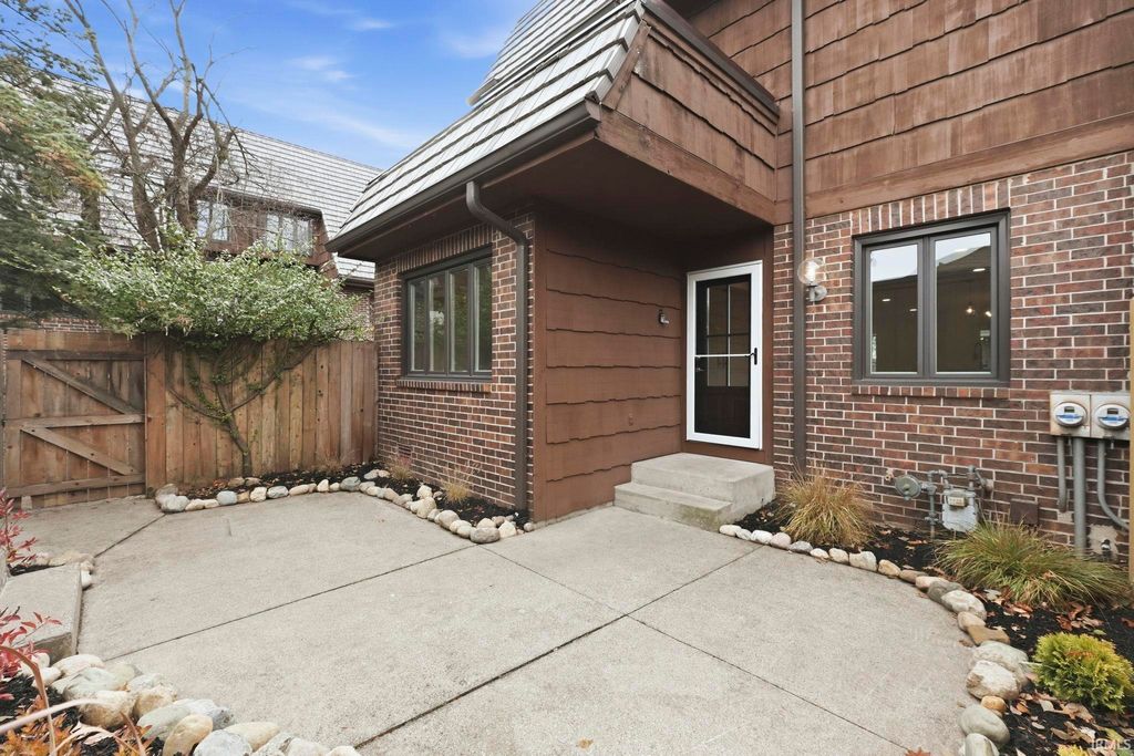 Photo of 6735 Quail Ridge Lane, Fort Wayne, IN 46804 (MLS # 202547241)