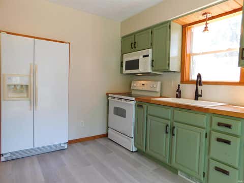 Tiny photo for 9634 Zina Drive, Rochester, IN 46975 (MLS # 202633777)