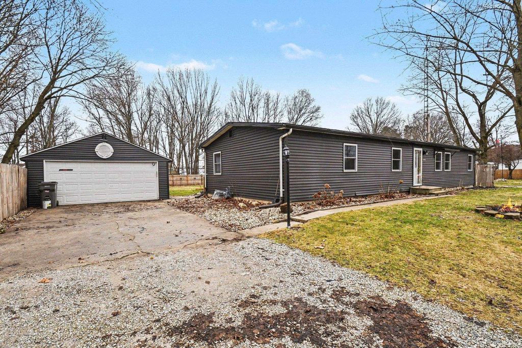 Photo of 29078 County Road 12, Elkhart, IN 46514 (MLS # 202605516)