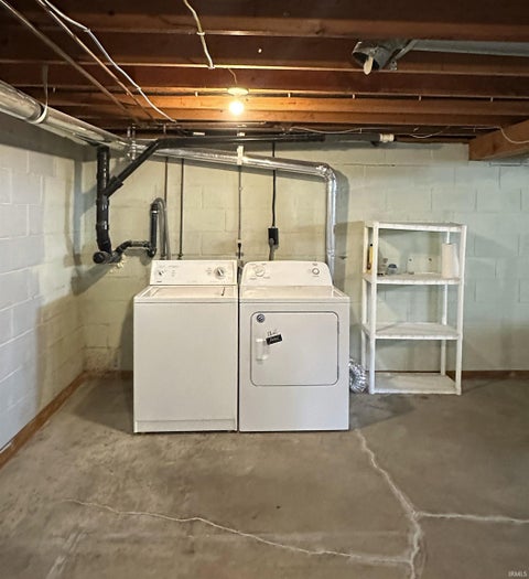 Tiny photo for 1412 E Poplar Street, Petersburg, IN 47567 (MLS # 202621357)