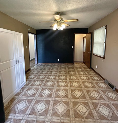 Tiny photo for 1412 E Poplar Street, Petersburg, IN 47567 (MLS # 202621357)