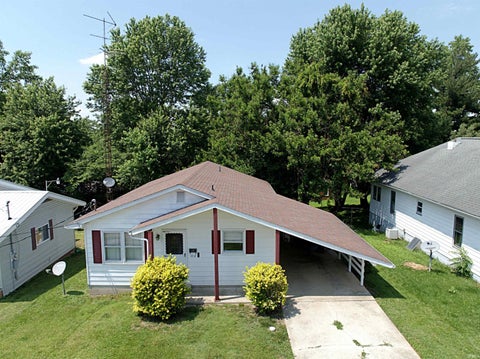 Tiny photo for 1412 E Poplar Street, Petersburg, IN 47567 (MLS # 202621357)