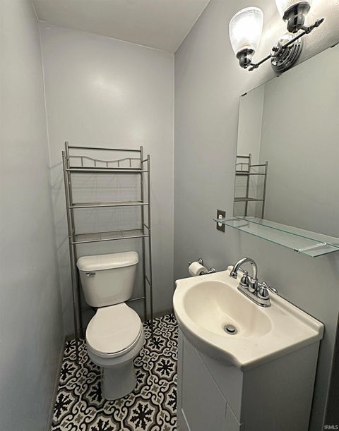 Tiny photo for 1412 E Poplar Street, Petersburg, IN 47567 (MLS # 202621357)