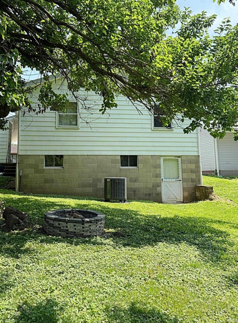 Tiny photo for 1412 E Poplar Street, Petersburg, IN 47567 (MLS # 202621357)
