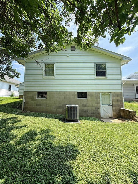 Tiny photo for 1412 E Poplar Street, Petersburg, IN 47567 (MLS # 202621357)