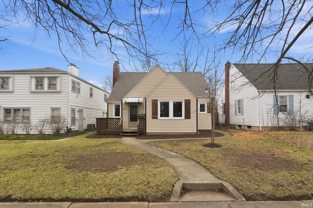 Photo of 4326 Fairfield Avenue, Fort Wayne, IN 46807 (MLS # 202608027)