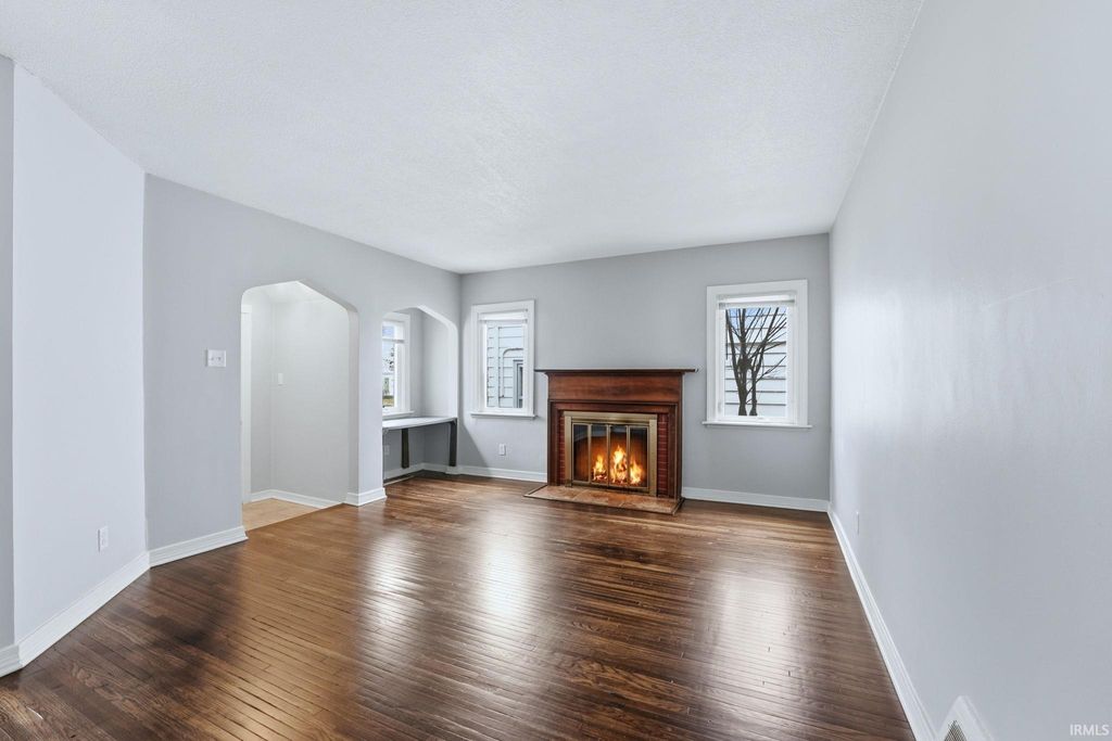 Photo of 4326 Fairfield Avenue, Fort Wayne, IN 46807 (MLS # 202608027)