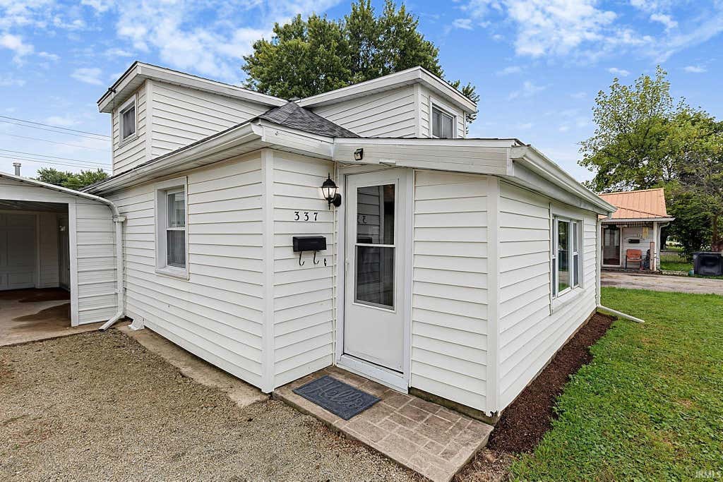 Photo of 337 Sweetland Avenue, Tipton, IN 46072 (MLS # 202630345)