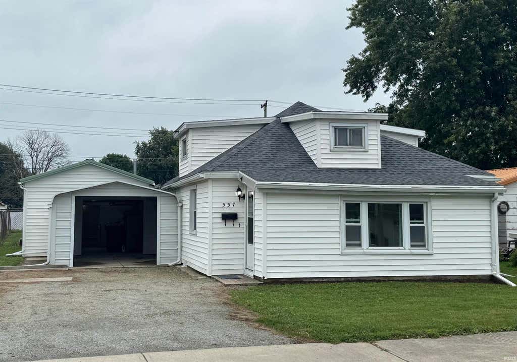 Photo of 337 Sweetland Avenue, Tipton, IN 46072 (MLS # 202630345)
