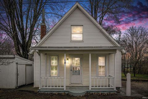 Photo of 14 E Center Street, Silver Lake, IN 46982 (MLS # 202547510)