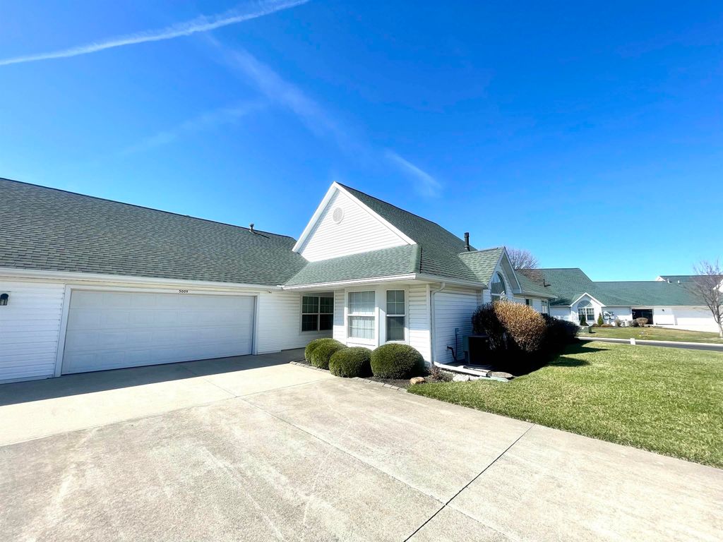 Photo of 5009 W Preakness Court, Muncie, IN 47304 (MLS # 202548154)