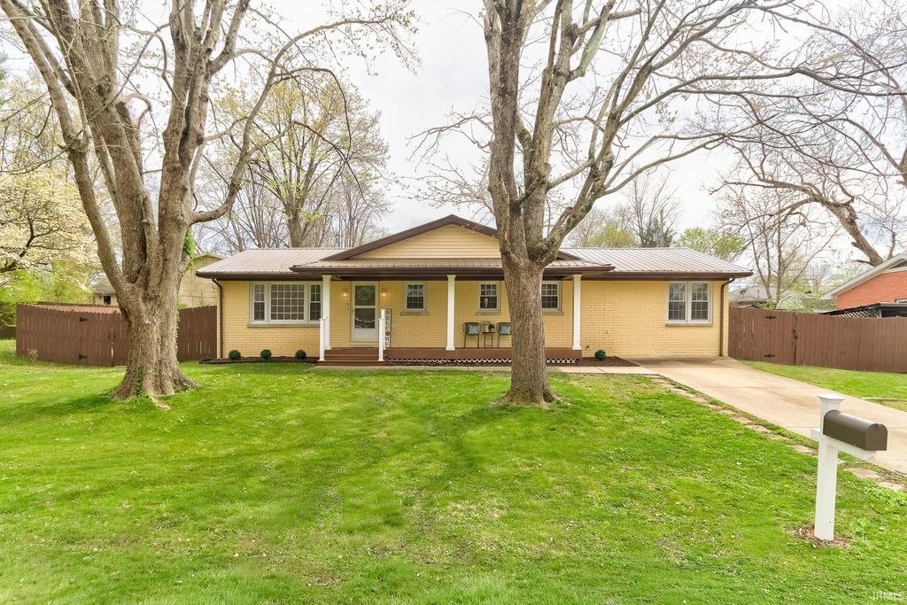 Photo of 509 E Jefferson Avenue, Chandler, IN 47610 (MLS # 202611408)