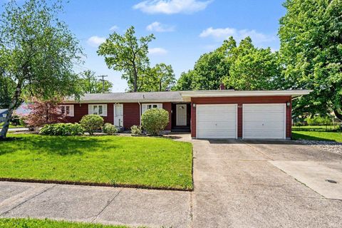 Photo of 803 W Grove Street, Mishawaka, IN 46545 (MLS # 202619959)