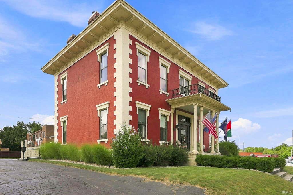 Photo of 326 S Jefferson Street, Huntington, IN 46750 (MLS # 202630053)