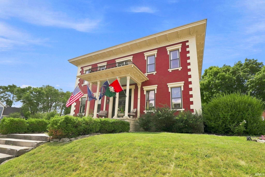 Photo of 326 S Jefferson Street, Huntington, IN 46750 (MLS # 202630053)