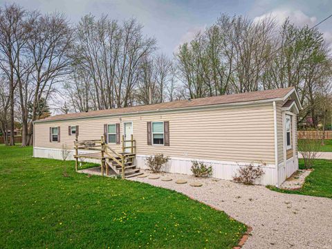 Photo of 4611 N Alford Locust Street, Petersburg, IN 47567 (MLS # 202611984)