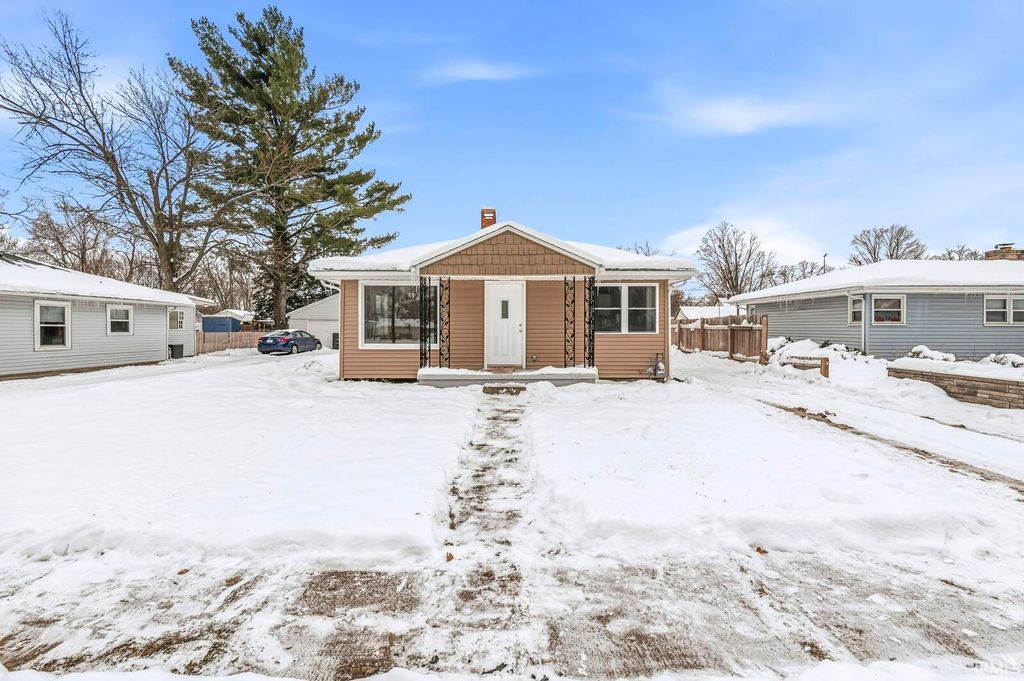 Photo of 14012 Bower Street Street, Elkhart, IN 46514 (MLS # 202548618)