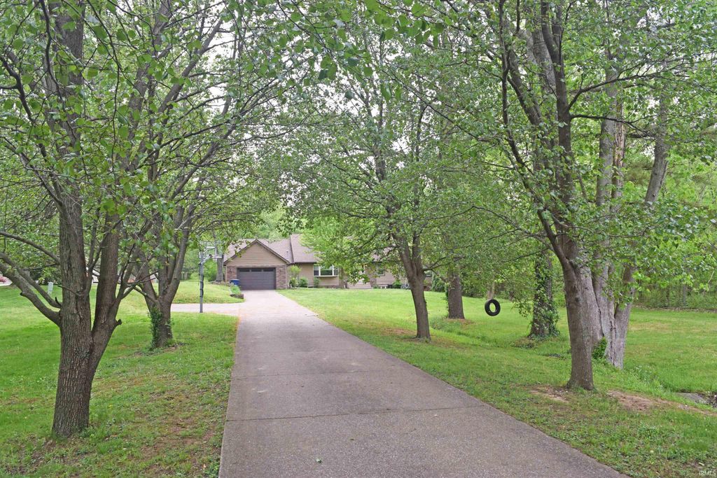 Photo of 7481 Old Boonville Highway, Evansville, IN 47715 (MLS # 202606574)