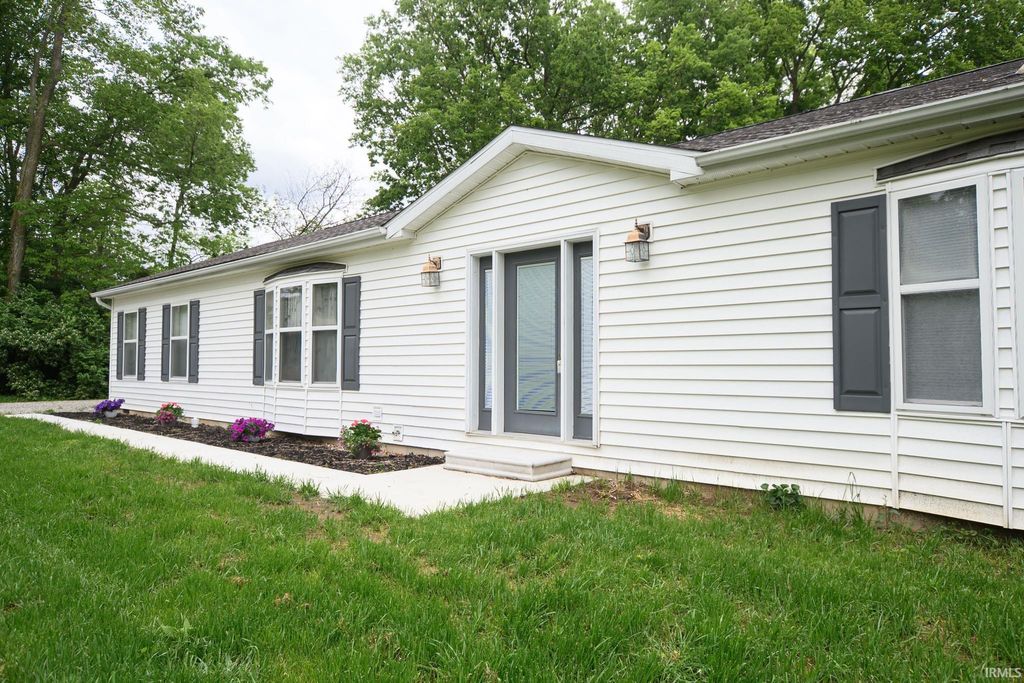 Photo of 120 W Warren Street, Peru, IN 46970 (MLS # 202618363)