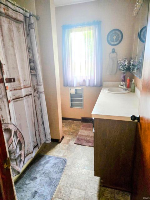 Tiny photo for 5660 E 400 N Street, Monticello, IN 47960 (MLS # 202613997)