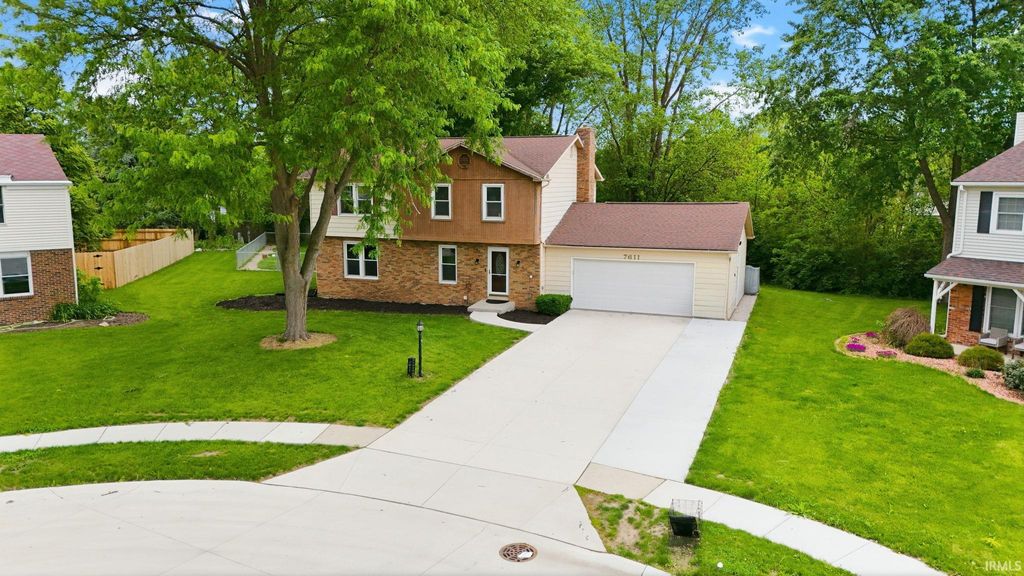 Photo of 7611 Dunleith Court, Fort Wayne, IN 46815 (MLS # 202619815)
