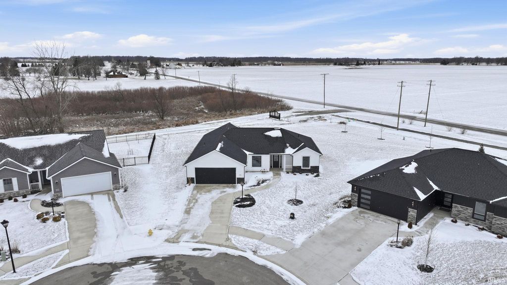 Photo of 1584 Lagonda Trail, Fort Wayne, IN 46818 (MLS # 202606701)