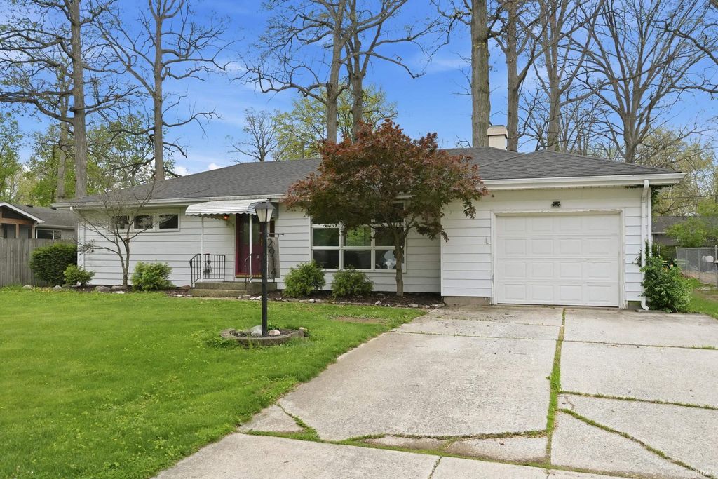 Photo of 2914 Glenwood Avenue, Fort Wayne, IN 46805 (MLS # 202615485)